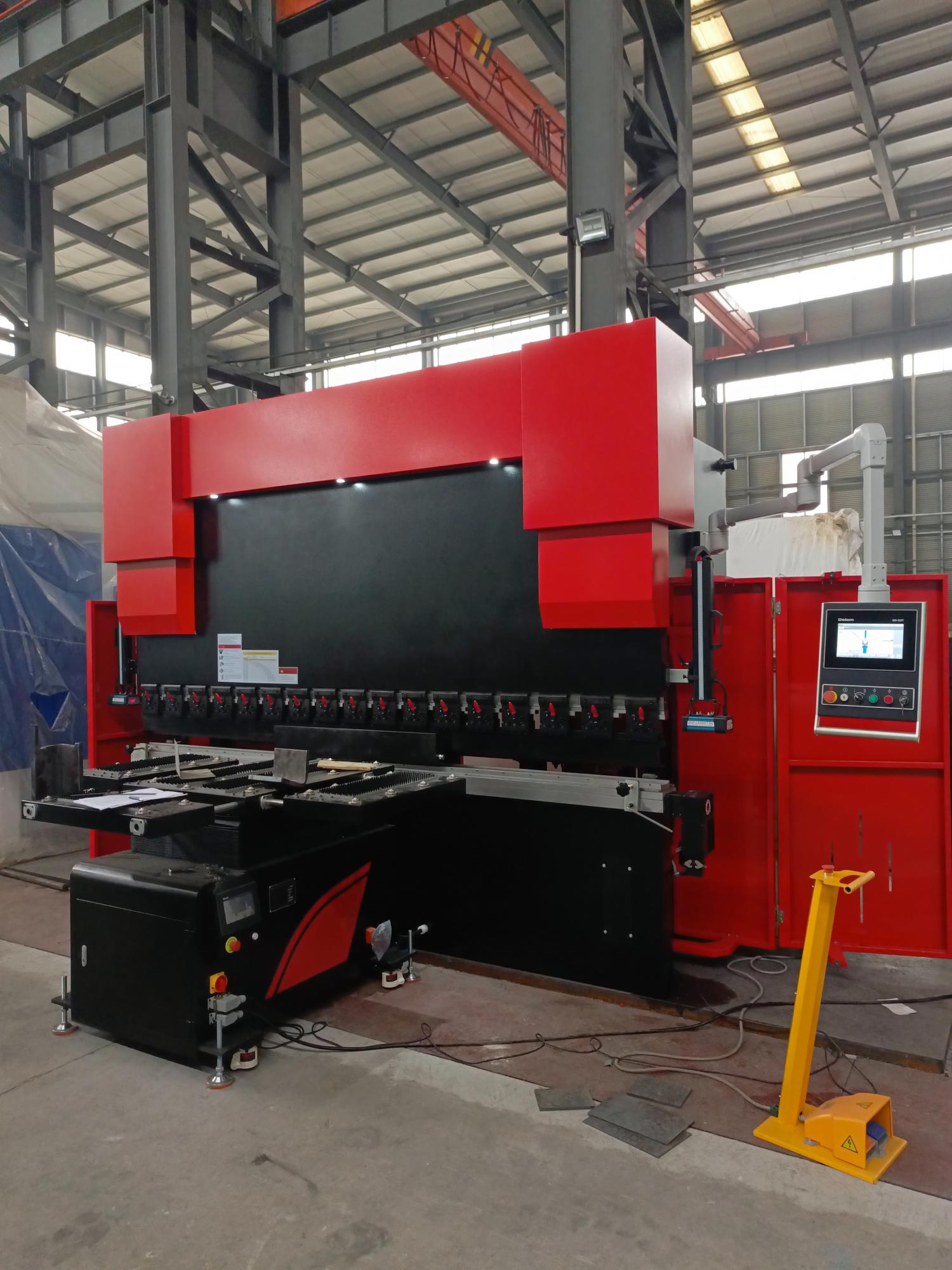 Листогибочный пресс MetMachine SBPA-25035DII (4+1) в Санкт-Петербург